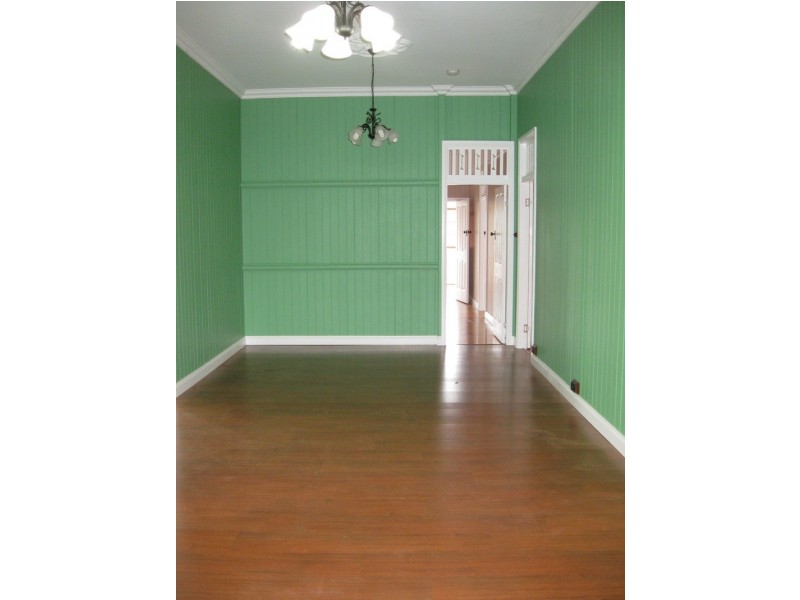 194 Campbell Street, Newtown QLD 4350