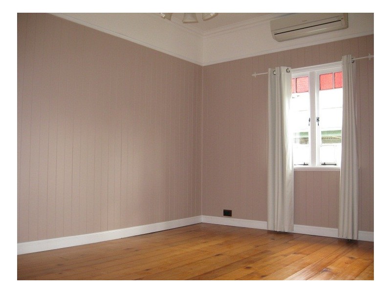 194 Campbell Street, Newtown QLD 4350