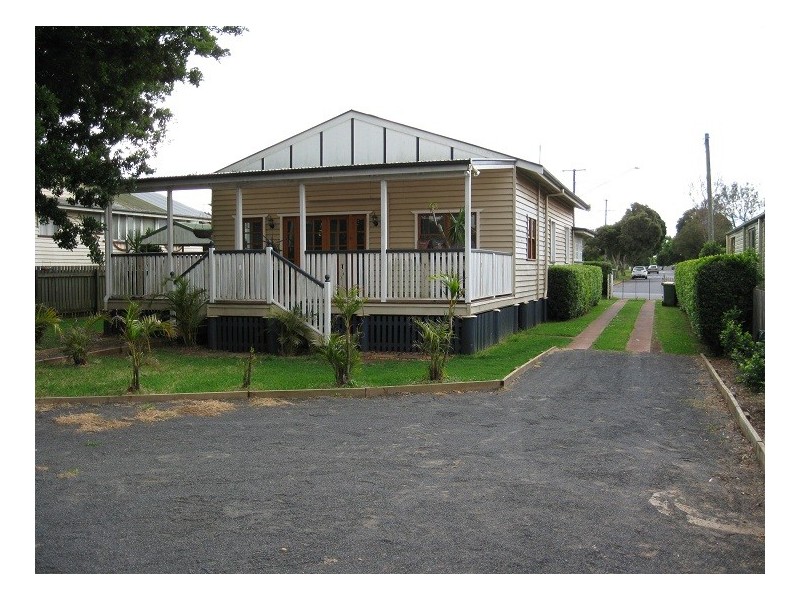 194 Campbell Street, Newtown QLD 4350
