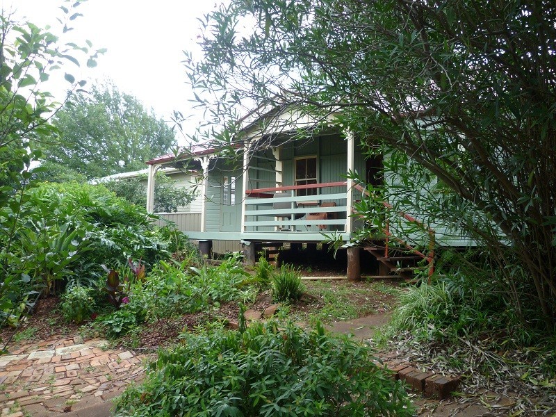 28 Ruthven Street, Mount Lofty QLD 4350