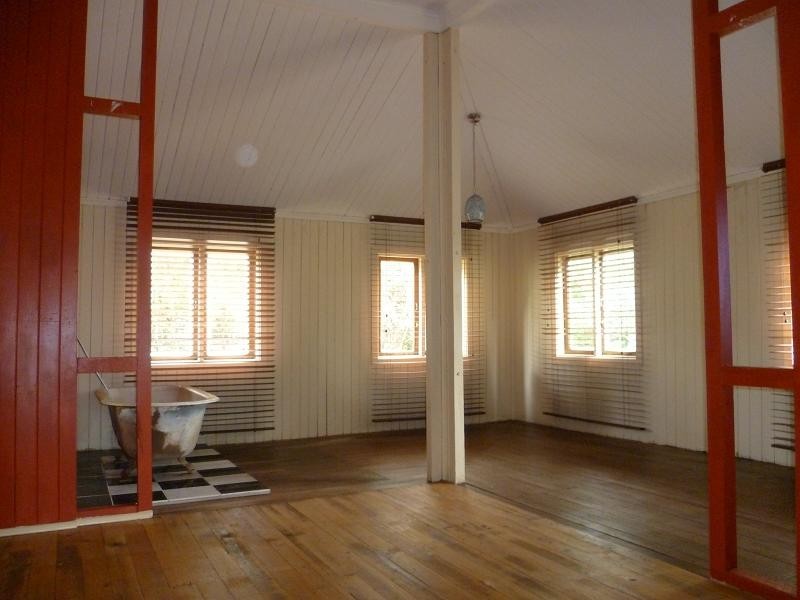 28 Ruthven Street, Mount Lofty QLD 4350