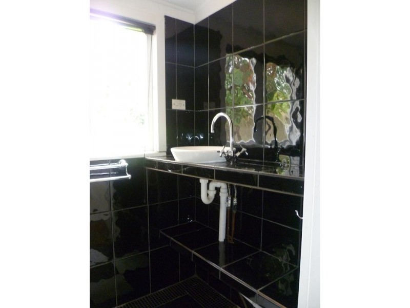 28 Ruthven Street, Mount Lofty QLD 4350