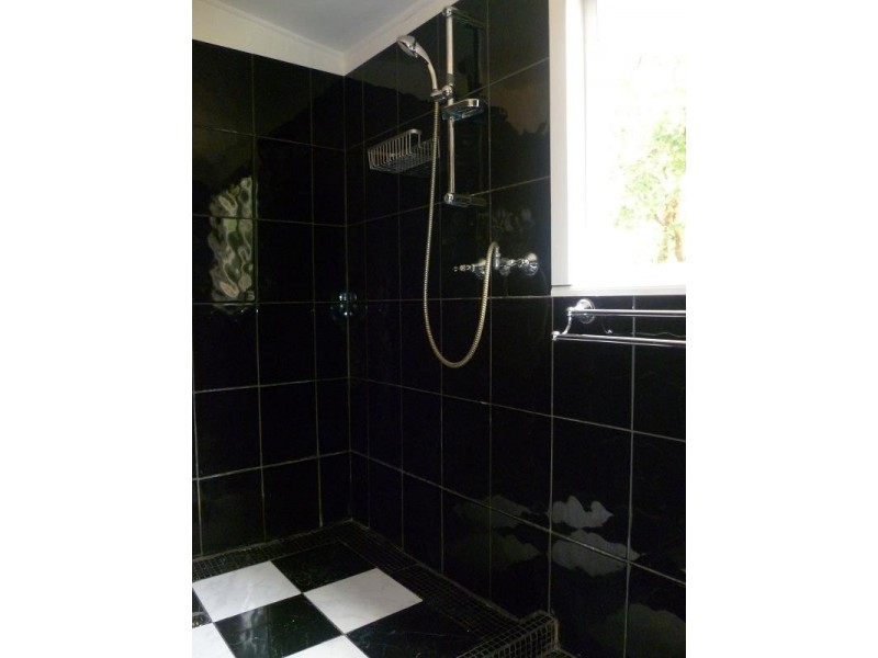 28 Ruthven Street, Mount Lofty QLD 4350