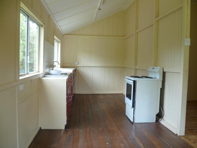 28 Ruthven Street, Mount Lofty QLD 4350