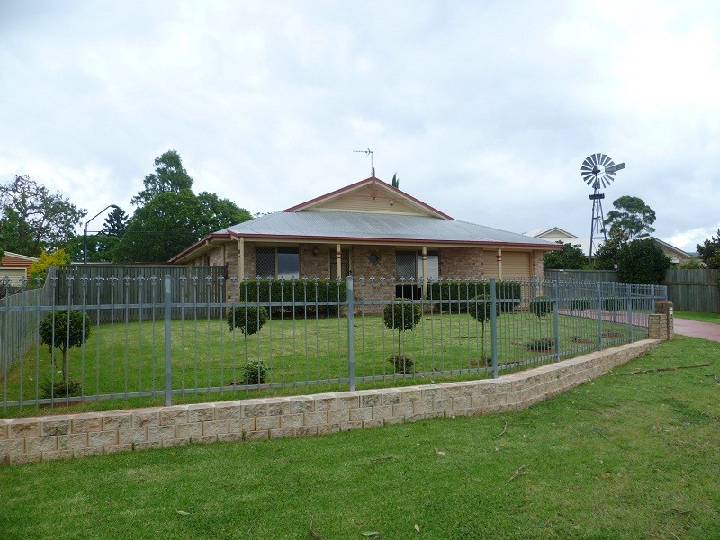 8 Bushnell Court, Toowoomba QLD 4350