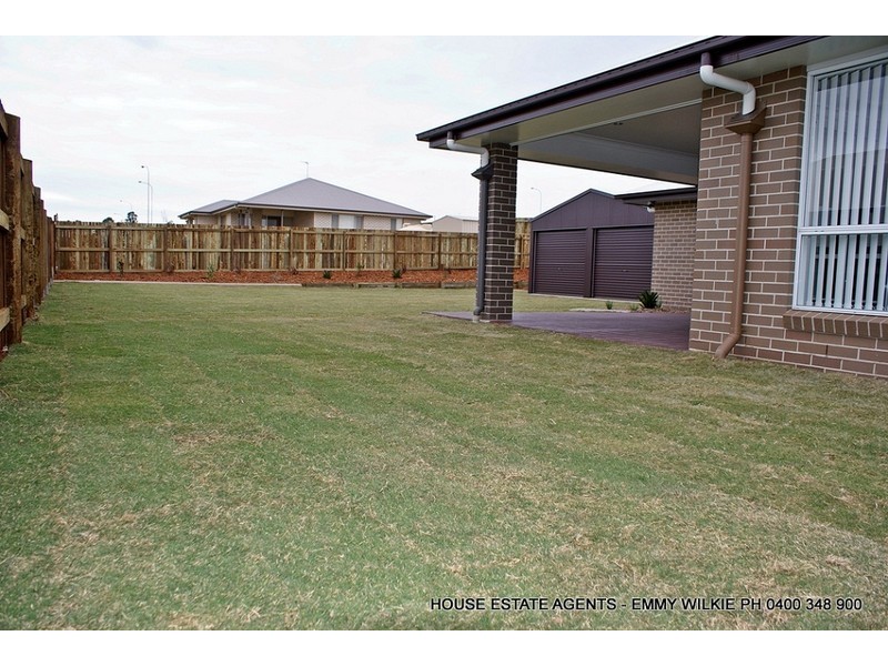 6 Plover Court, Highfields QLD 4352