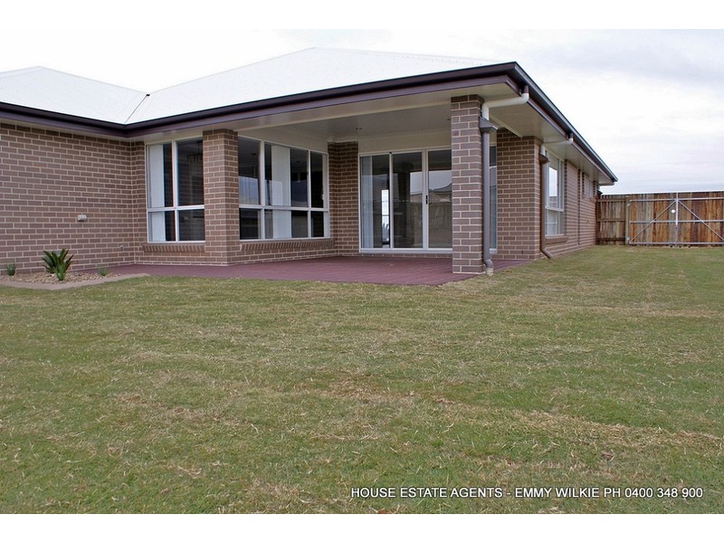 6 Plover Court, Highfields QLD 4352