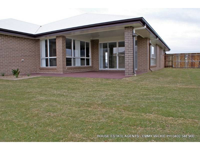 6 Plover Court, Highfields QLD 4352