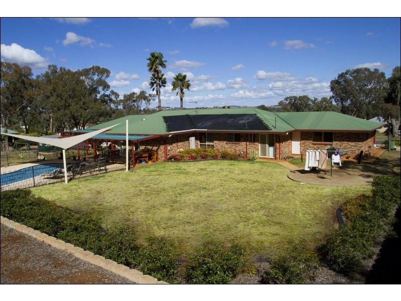 15 Rebecca Street, Glenvale QLD 4350