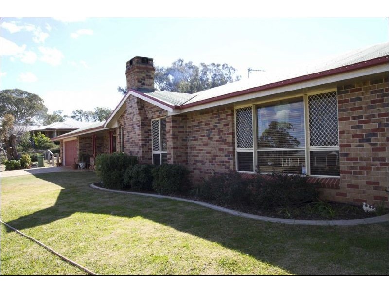 15 Rebecca Street, Glenvale QLD 4350