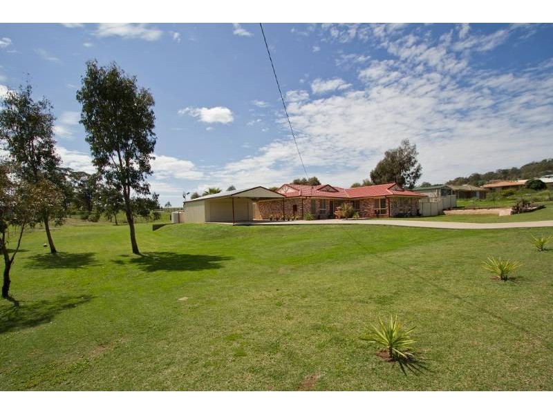 9 Carys Road, Glenvale QLD 4350