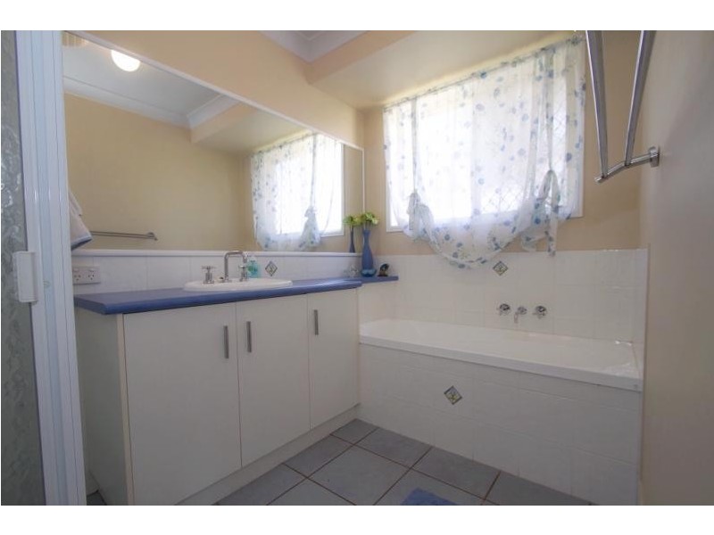 9 Carys Road, Glenvale QLD 4350