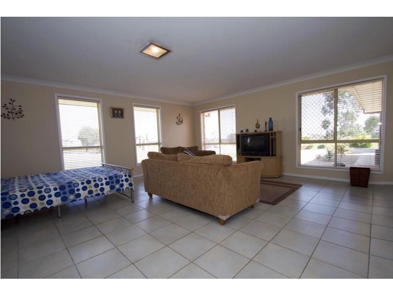 9 Carys Road, Glenvale QLD 4350