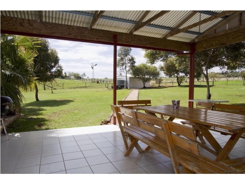 9 Carys Road, Glenvale QLD 4350