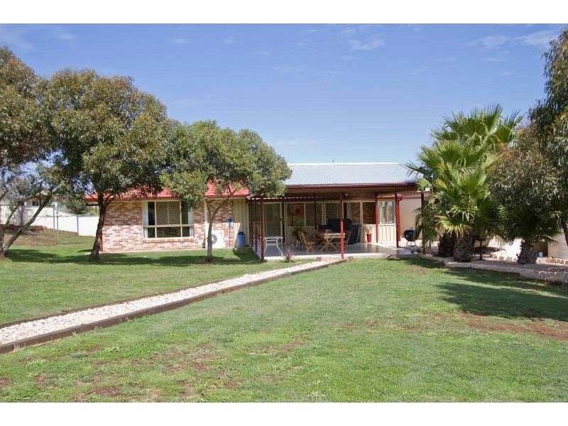 9 Carys Road, Glenvale QLD 4350