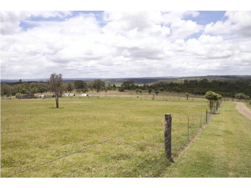 128 Sunrise Road, Glencoe QLD 4352