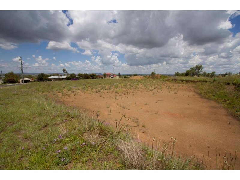 2 Graham Drive, Toowoomba QLD 4350