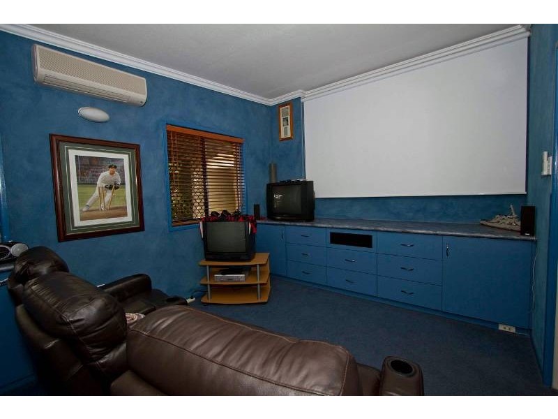 18 Canberra Street, Harristown QLD 4350