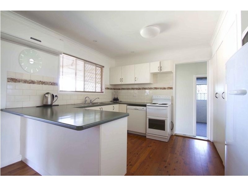 14 Talinga Street, Mount Lofty QLD 4350
