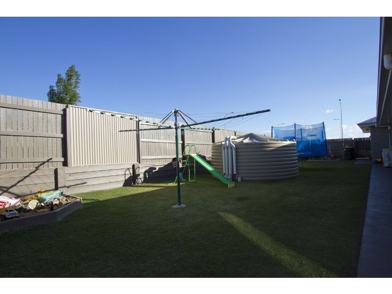 2 Plover Court, Highfields QLD 4352