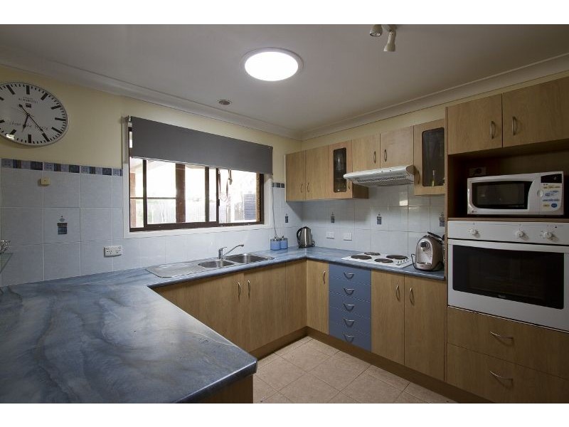 2 Azalea Court, Centenary Heights QLD 4350