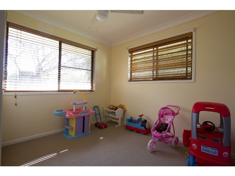 2 Azalea Court, Centenary Heights QLD 4350