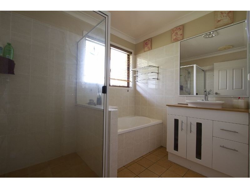 2 Azalea Court, Centenary Heights QLD 4350