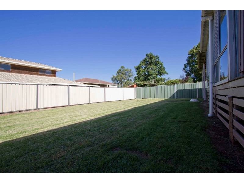 14 Talinga Street, Mount Lofty QLD 4350