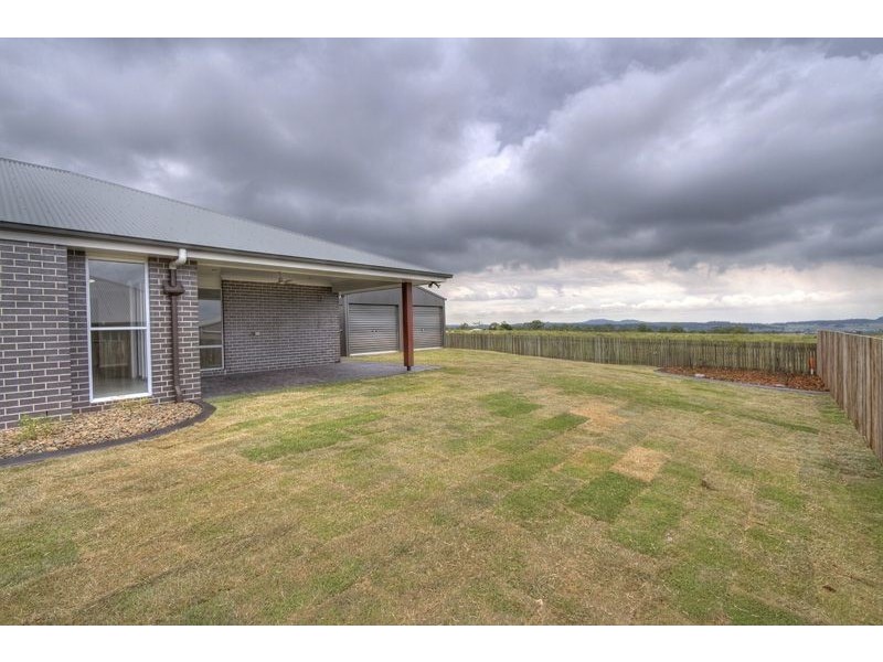 3 Plover Court, Highfields QLD 4352