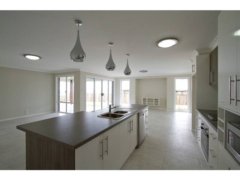 3 Plover Court, Highfields QLD 4352