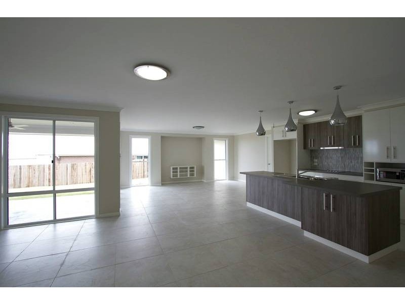 3 Plover Court, Highfields QLD 4352