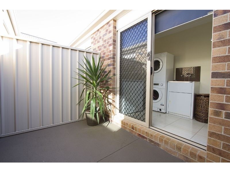 Unit 4/34  Gordon Avenue, Newtown QLD 4350