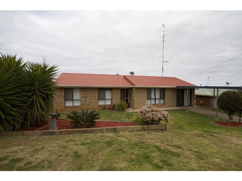 8 Bhutan Court, Newtown QLD 4350