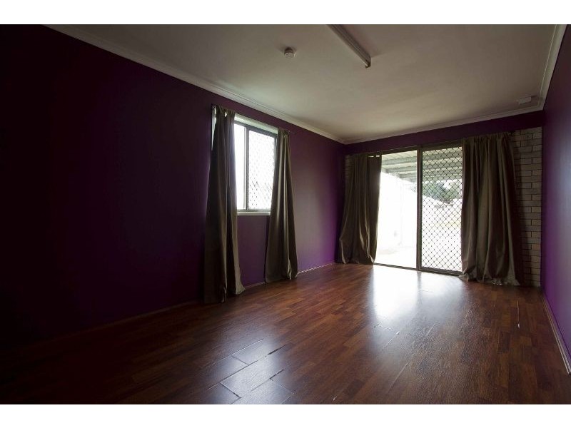 8 Bhutan Court, Newtown QLD 4350