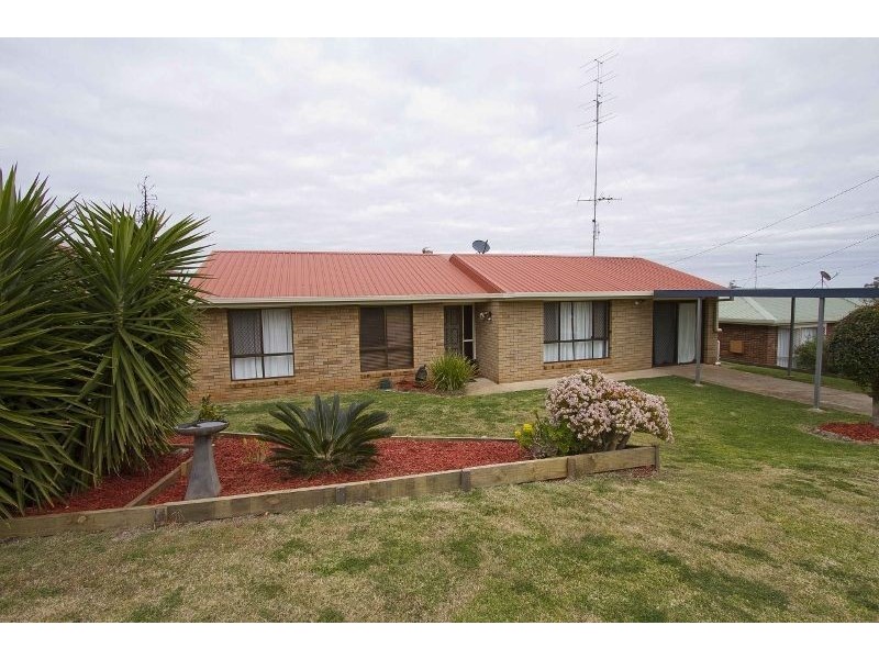 8 Bhutan Court, Newtown QLD 4350