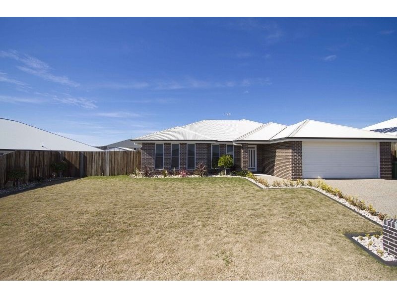 8 Plover Court, Highfields QLD 4352