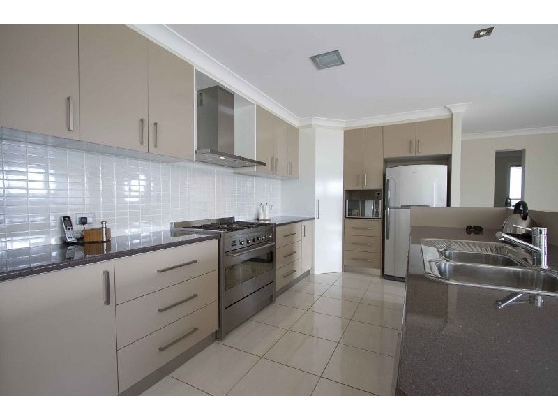 8 Plover Court, Highfields QLD 4352