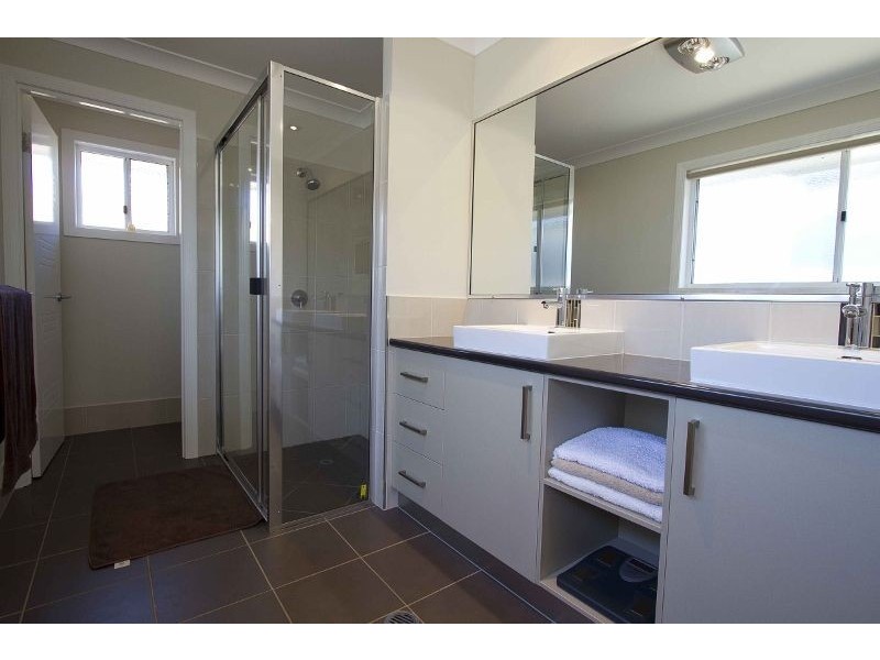 8 Plover Court, Highfields QLD 4352