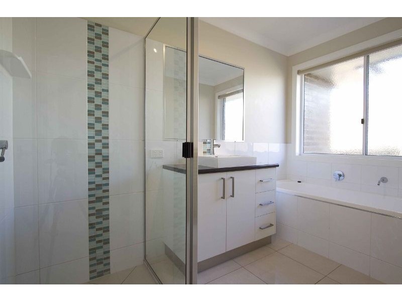 8 Plover Court, Highfields QLD 4352