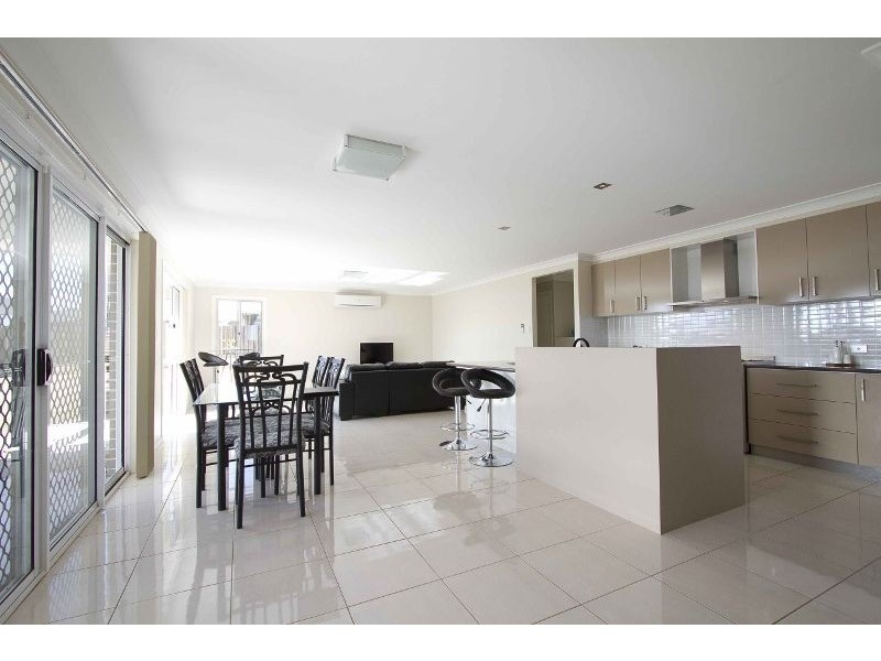 8 Plover Court, Highfields QLD 4352