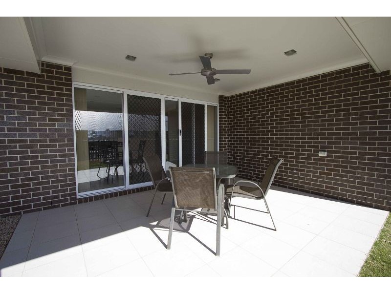 8 Plover Court, Highfields QLD 4352