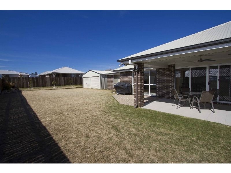 8 Plover Court, Highfields QLD 4352