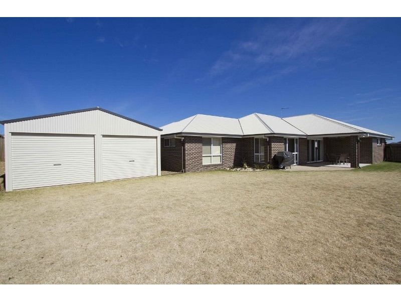 8 Plover Court, Highfields QLD 4352