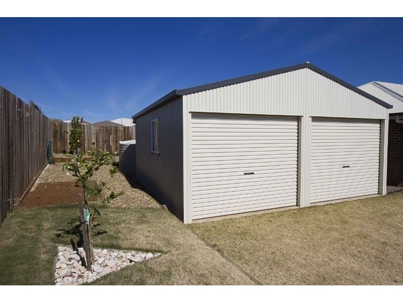 8 Plover Court, Highfields QLD 4352