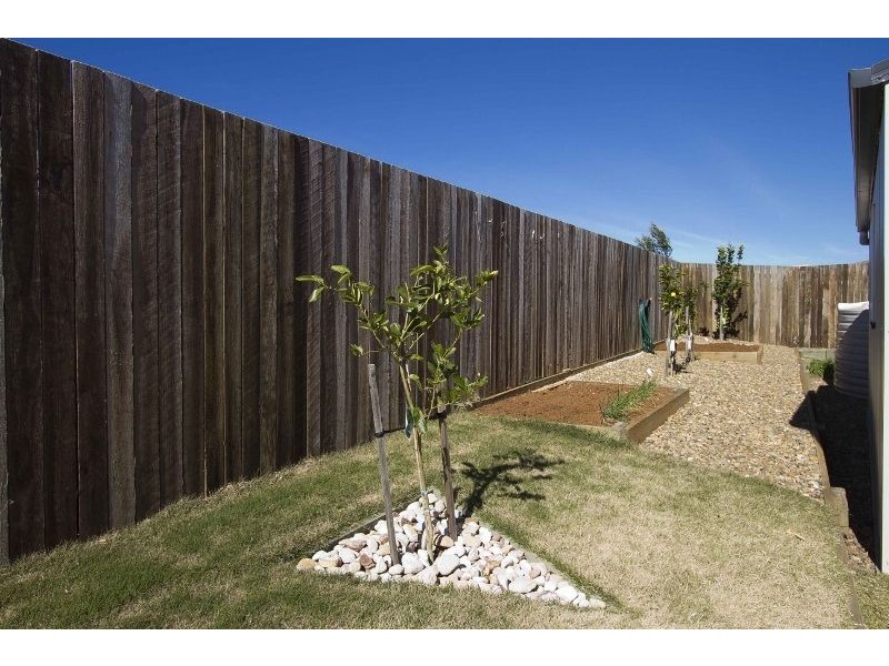 8 Plover Court, Highfields QLD 4352