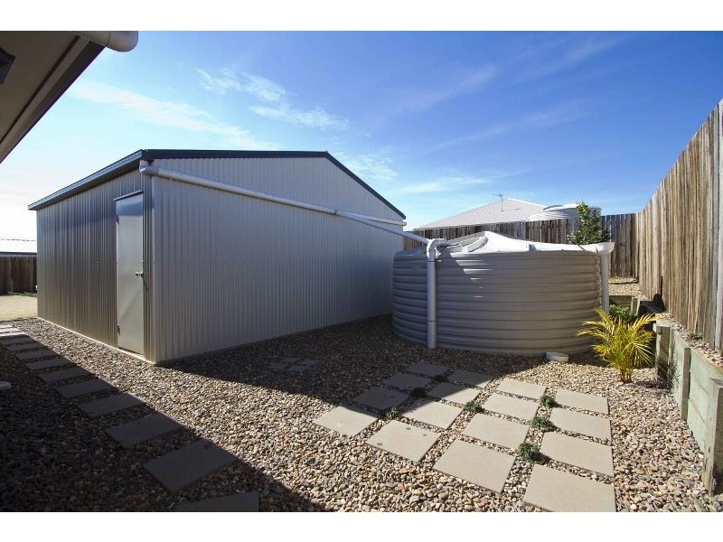 8 Plover Court, Highfields QLD 4352