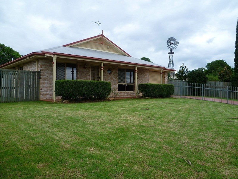8 Bushnell Court, Toowoomba QLD 4350