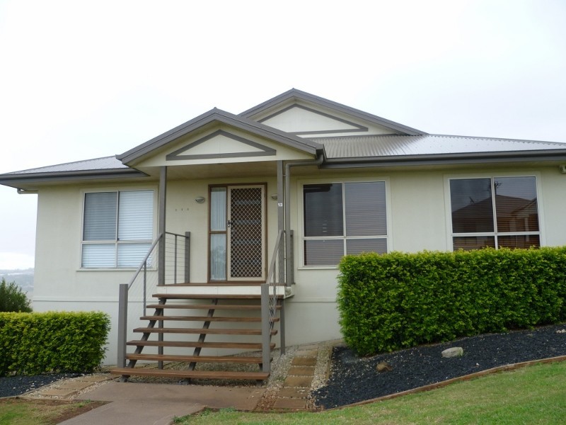 13 Dodson Crescent, Mount Kynoch QLD 4350