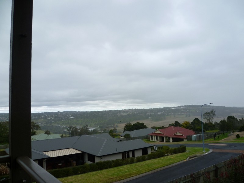 13 Dodson Crescent, Mount Kynoch QLD 4350