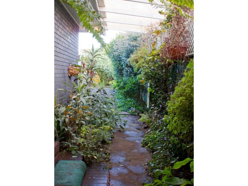 1 Wessex Street, Harristown QLD 4350